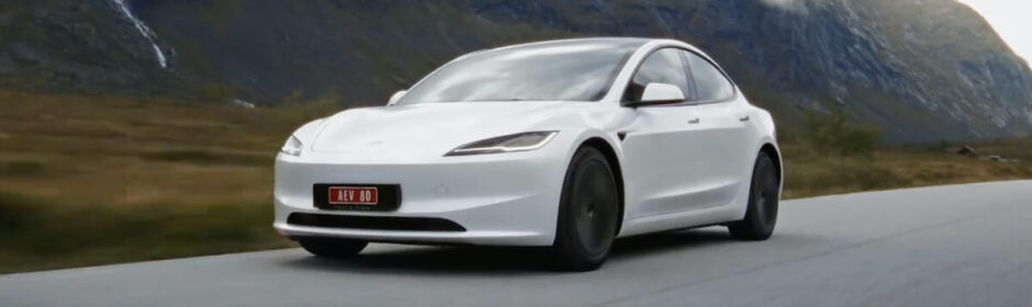 Tesla Model 3 2024 wit met zwarte velgen