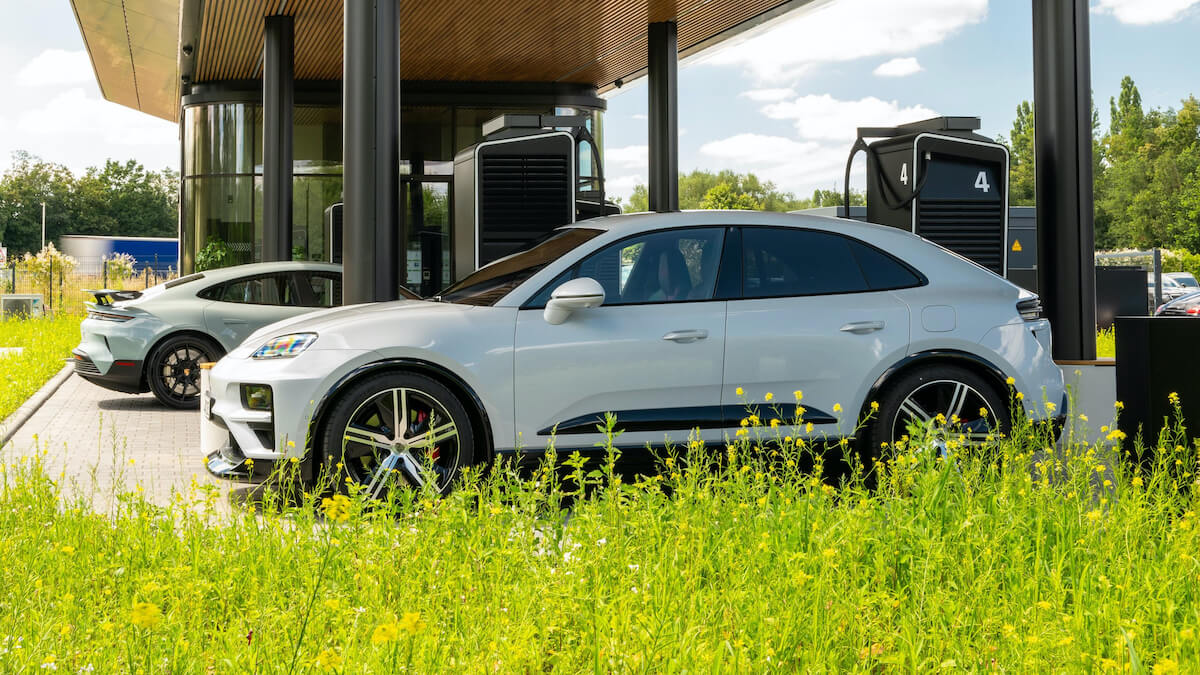 Porsche Taycan en Macan benzine