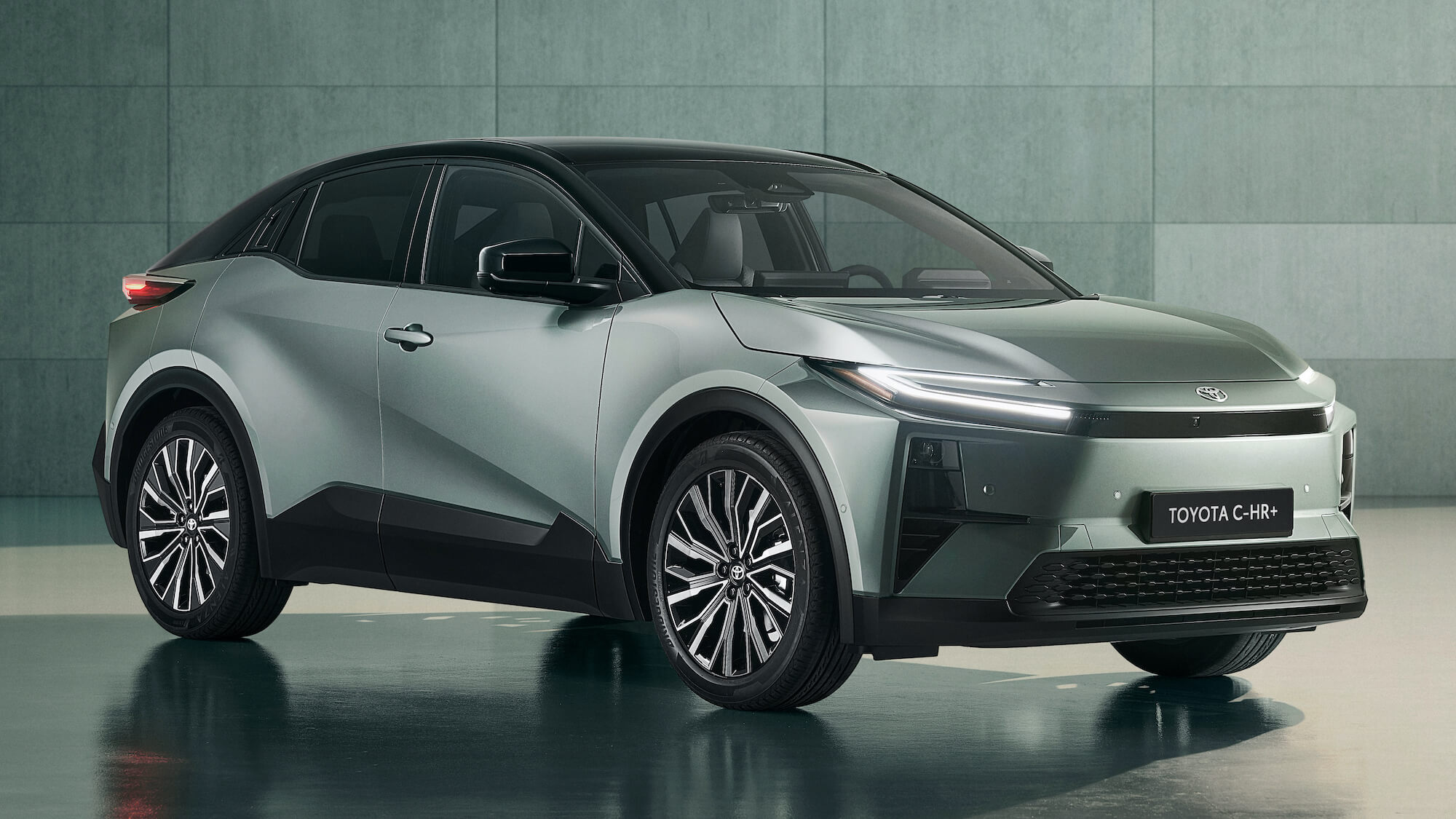 Toyota C-HR+ 4